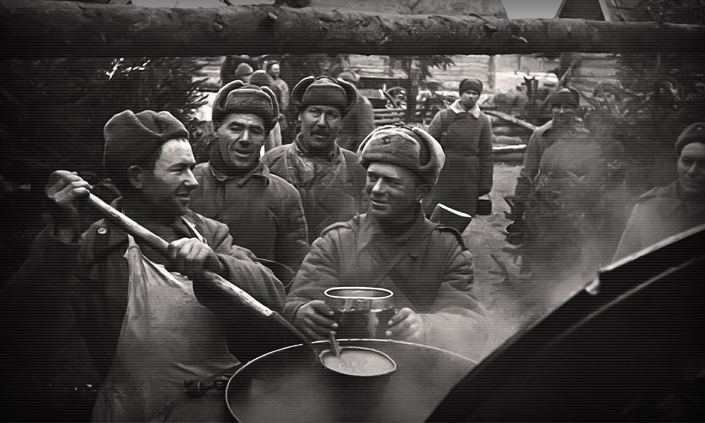 Возле полевой кухни