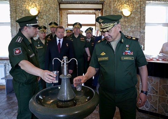 poltika_v-krymu-shoygu-proveril-voennye-sanatorii-i-vruchil-orden-zhukova-brigade-morskoy-pehoty-chernomorskogo-flota-foto_943.jpeg